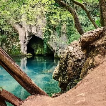 塞尔维亚东境之旅：中世纪修道院+雷瓦萨洞包车一日游