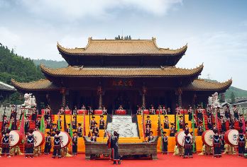 重庆乌江画廊+九黎城一日游【8人以下团，坐游船观乌江看苗寨】【[路线特色]此线路不是虚假的乌江画廊，彭水这里真实乌江画廊，一段乌江画廊风景乘坐游船观看大自然的美景】