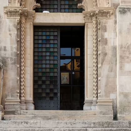 包车轻松玩转基耶蒂三大地标（博物馆、教堂、别墅公园）全览