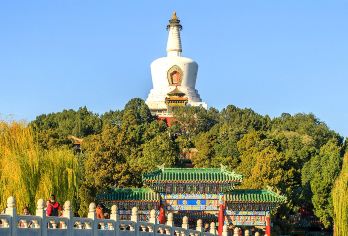 北海公园一日游【联票+游船 让我们荡起双桨 导游深度讲解】【“让我们荡起双桨，海面倒映着美丽的白塔”带您乘船赏皇家御园】