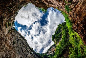 贵州毕节+织金洞+织金大峡谷一日游【8人内小团· 无购物】【探索中国溶洞，了解钟乳石】