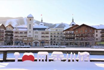 崇礼富龙一日游【4小时滑雪+雪具+汤INN温泉+往返旅游车】【温暖无风的冬季雪场，约120万造雪面积， 6条缆车、9条魔毯、42条雪道】