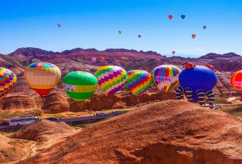 平山湖大峡谷+张掖七彩丹霞旅游景区一日游【上门接 丹霞日落】【可选择2-8人精品团包车或拼车出行，】