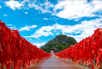 遇龙河竹筏漂游+如意峰+千里江山图一日游【纯玩小团】【[亮点一]网红竹筏体验+360度俯瞰喀斯特峰林+新晋爆火网红千里江山图+十里画廊，丰富多彩的一天；】