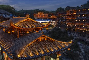 张家界+芙蓉镇大瀑布+凤凰古城一日游【一价全含+赠送苗家宴】【跨域凤凰古城，芙蓉镇两古镇，感受湘西苗寨】