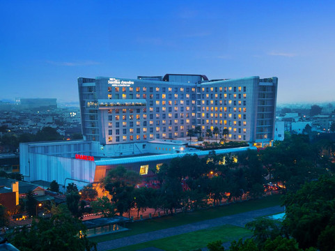 棉兰S山蒂卡首映酒店及会议