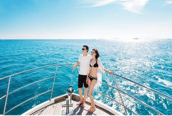 三亚游艇一日游【游艇出海3小时/摩托艇体验/海钓/水果饮料】【硬核福利：散拼送摩托艇体验（现包船有特价，可咨询）】