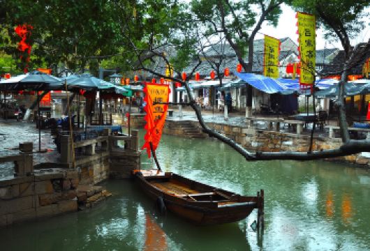 苏州同里+周庄一日游【纯玩团•含游船•江南水乡•双5A景区】【此线路纯玩团，天天发班，一天时间畅游2大水乡古镇，节约您宝贵时间。】