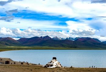 西藏拉萨纳木措一日游【藏北草原+纯玩+小车团+多种套餐任选】【特色：岛屿星罗棋布，水天一色，碧空蓝湖浑然一体，情缘惊艳一日纯纯爱】