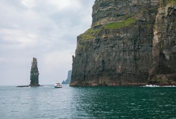 爱尔兰都柏林莫赫悬崖一日游【中文司机/专车接送】【爱尔兰都柏林一日游——哈利波特与混血王子的取景地莫赫悬崖，建于15世纪中叶的Bunratty城堡】