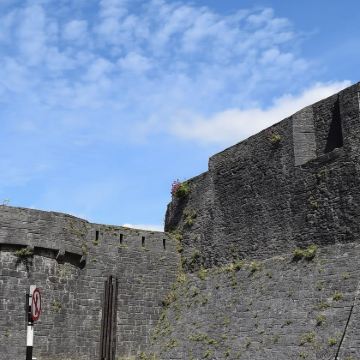 爱尔兰+阿斯隆+阿斯隆城堡+博物馆+阿斯隆理工学院包车一日游