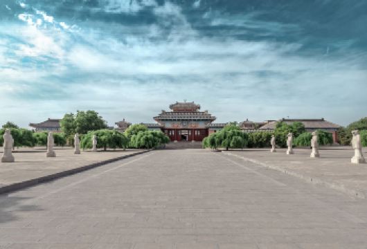 古墓博物馆【讲解2小时+入园预约I探秘帝王陵I地府千秋】【[古墓探秘]近距离接触古墓的内部环境，包括墓室建筑、出土文物、墓室壁画等】