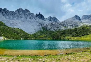 云南香格里拉阿布吉措一日游【徒步新线路+徒步到山顶】【阿布吉措徒步新线路+徒步到山顶】