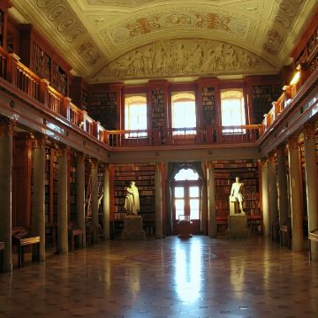 匈牙利布达佩斯蒂豪尼+潘诺恩哈尔姆千年修道院一日游