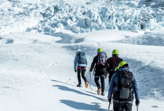 冰岛 瓦特纳冰川/斯卡夫山地区冰川徒步+蓝冰洞之旅 含装备【感受位于斯卡夫塔山地区的瓦特纳冰川的壮丽景色】