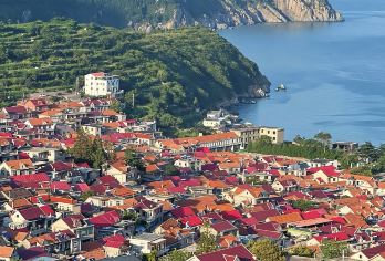 青岛崂山风景区一日游【包车游/线路定制/不早起/上门接送】【[省心直达]套餐均含市内四区接送! 直达崂山景区内免换乘，更省心】