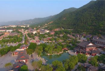 兵马俑+华清宫一日游【15-20人小团丨三环内接丨可选演出】【[服务保障]优选专业资深司机为您保驾护航+三环内酒店上门接早+景点浏览时间更充裕，轻松亲子游和家庭游】