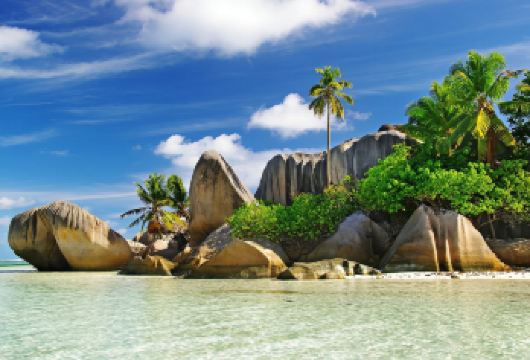 毛里求斯卡塞拉自然探险公园+七色土+夏玛尔瀑布包车一日游【西部经典一日游，涵盖自然奇观、动物互动和海岸风光】