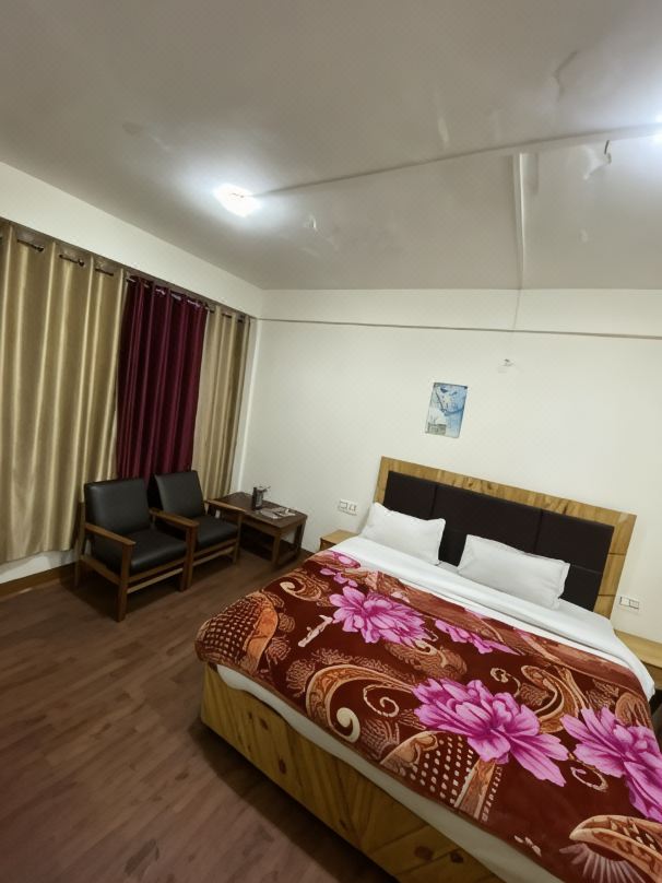 The Prasher Lodge, Near Mall Road Manali