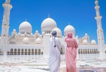 阿布扎比清真寺+卢浮宫+总统府+法拉利公园+包车一日游【中文专车出行，景点灵活调整，打卡经典，游玩自己定义，无需等待，专属贴心服务，尽情惬意旅程。】
