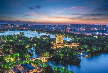 趵突泉+大明湖+千佛山+芙蓉街一日包车 车型自选 商务接待【济南市区一日游包车游，说走就走，说停就停】