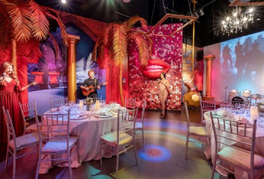 迪拜杜莎夫人蜡像馆之旅和滨海单桅帆船晚餐巡游（含私人接送）【参观举世闻名的迪拜杜莎夫人蜡像馆，馆内有来自电影、音乐、体育、时尚和政治领域的全球偶像的栩栩如生的蜡像 在主题区与您*喜爱的名人摆姿势、互动并拍摄有趣的照片 享受风景秀丽的码头单桅帆船晚餐巡游，航行经过迪拜码头、JBR 和蓝水岛，含晚餐】