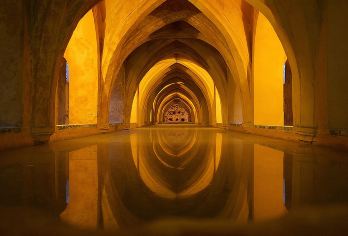 西班牙塞维利亚王宫半日游|含免排队门票+专业导游讲解【漫步穆德哈尔与哥特风格融汇的塞维利亚王宫，打卡《权利的游戏》取景地！】