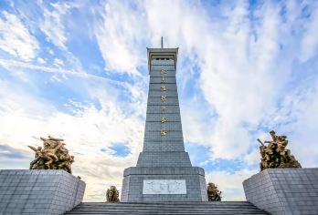 丹东+鸭绿江断桥+虎山长城+抗美援朝纪念馆【含大连往返车票】【行程包含精华景点门票价值170元/人（虎山长城60元+游船80元+断桥30元）精华景点不外观】