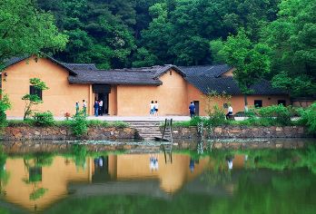 毛泽东故居+滴水洞+刘少奇故里【一价全含·二环内上门接送】【[全新升级 安心出游]可选20人头等舱小团/升级独立包团，一价全含，不购物无车销,二环内上门接送。】