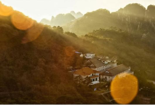 黄山风景区一日游【名人线|4程索道+票景交|徽味餐+导游】【[地道玩法]名人专享线，轻松爬山看全景，酒店上门接送， 本地人带你深入当地，让旅行重回温度】