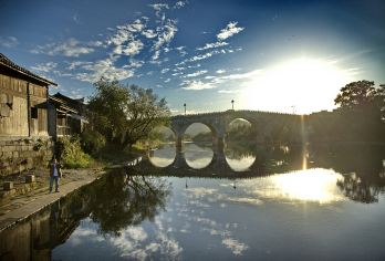 从景德镇出发：瓷宫+寒溪村+东埠码头+瑶里古镇一日游【漫步青石板路，看瑶河穿镇，明清徽派建筑依山傍水。】