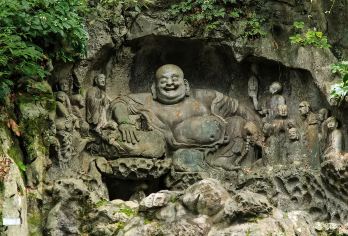 杭州灵隐飞来峰半日游2—10人团（含讲解+可选专车接送）【[舒适出行]可选全程小车接送，告别打车坐公交集合的烦恼，接驳车辆为全系车型】