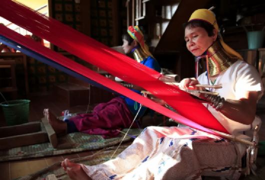 瑞丽一寨两国+姐告口岸+中缅友谊街+莫里瀑布+独树成林一日游【[边境小城]迷人的边陲小镇，属于瑞丽的异域风情；】