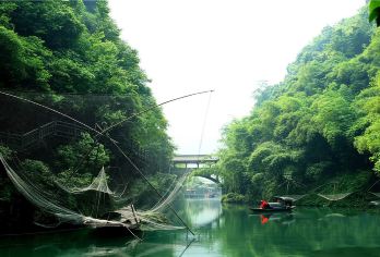 宜昌【车进】三峡人家一日游【[服务之星]大巴往返，市区/东站免费接送，资深向导全程陪玩，让您玩的更明白。】