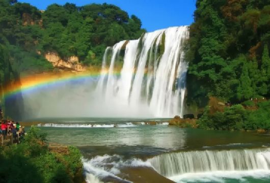 【车型升级】2+1头等舱//贵州黄果树景区一日游ღ错峰出游【全新2+1（3排座位）超宽航空座驾，舒适保姆车，轻松躺坐，高餐标，USB充电接口，不用担心手机没电。】