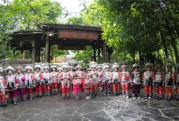 德夯大峡谷+流沙瀑布+苗寨+矮寨大桥+悬崖栈道+天问台一日游【[凤凰青旅总社发车]保证服务-保证纯玩不进购物店[漫步矮寨大桥观光通道/上桥参观含电梯电瓶车]】