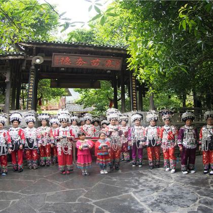 德夯大峡谷+流沙瀑布+苗寨+矮寨大桥+悬崖栈道+天问台一日游