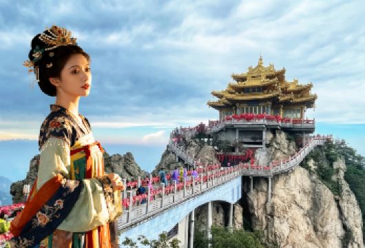 老君山精品小团2-8人【含门票索道丨市区酒店接/商务车出行】【[早班/看亮灯晚班]二选一，早班车市区8点接客户，下午17:00返；晚班9点半上门接，20:00返程】