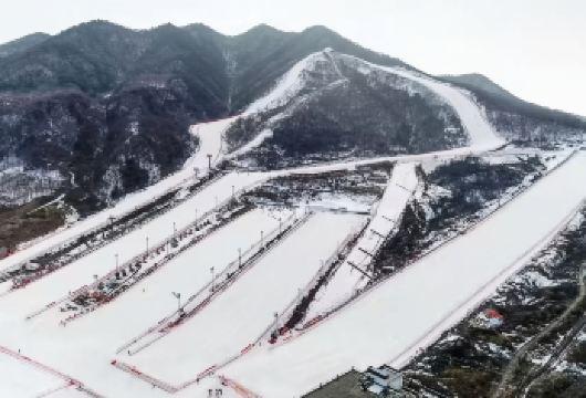 照金国际滑雪场包车一日游【独立包车游、专职司机、说走就走】【纯玩无购物、酒店接送、时间自由。】