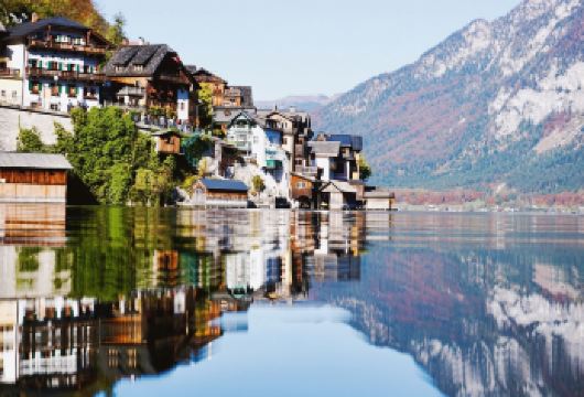 奥地利维也纳出发 哈尔施塔特小镇一日游【探索阿尔卑斯山脉东部的萨尔茨卡默古特地区，雪白城堡、壮美的高山地带】
