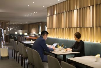 桃园国际机场环亚机场贵宾室｜贵宾室体验【第二航厦A区贵宾室提供互动餐饮体验，可享用全天候餐饮服务】