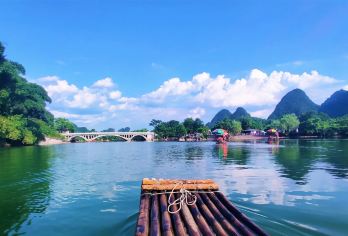 阳朔遇龙河竹筏漂游+漓江二十元背景+兴坪古镇+十里画廊一日游【[8人小团]真小团不超8人，真纯玩无车上推销。[私家团]一单一团，时间景点可按需调整，本地玩家带你嗨】