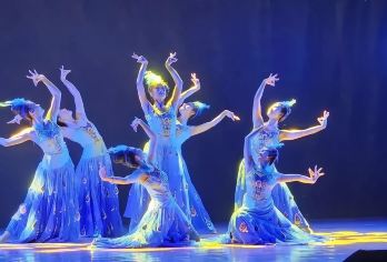 勐巴拉+澜沧江游轮+新傣秀+曼听篝火【歌舞晚会优惠票】【[新傣秀—孔雀公主]版纳特色大型室内表演+民族歌舞剧视听盛宴+篝火狂欢 注：傣秀不含餐】