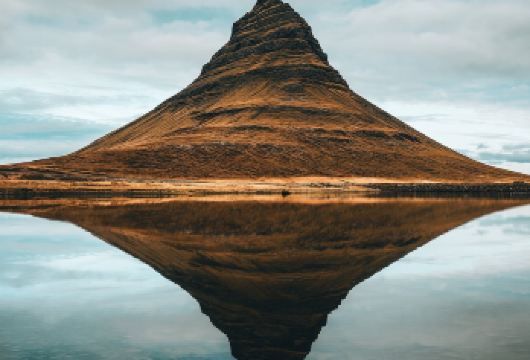 冰岛斯奈山半岛中文一日游：测视力红房子+白日梦小镇+海豹沙滩【探索被誉为”冰岛缩影“的斯奈山半岛，感受充满自然奇观与文化传说的精彩旅程！】