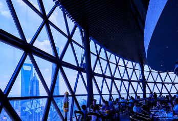 上海东方明珠一日游【快速通道登塔+旋转餐厅自助晚餐+夜游船】【亲子休闲之旅：东方明珠快速登塔、享用丰盛的旋转餐厅自助餐！】