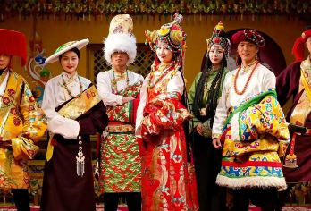 丽江千古情演出优选A区票+达瓦土司宴【专车接送+当天可定】【优选A区位置，达瓦土司宴晚餐+千古情演出大套票】