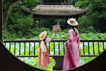 乐山大佛+三苏祠一日游【双景区驻地导游讲解｜山水间感悟禅意】【[品质保障]登山近距离接触大佛，船游看大佛全景，漫步三苏祠，双景区驻地导游讲解，有趣有料有故事。】