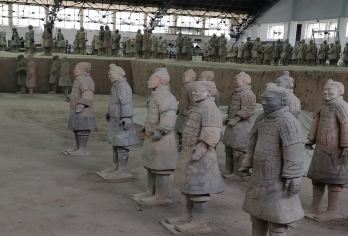 西安兵马俑+华清宫+西安千古情一日游【可选35人团】【[亮点1]赠伴手礼+双景区耳麦+特色陕菜午餐+冰峰汽水，可选35人经典团】