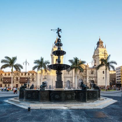 秘鲁利马圣马丁广场-爱情公园-可定制【中文专车-舒适纯净】