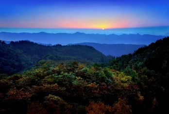 【纯玩】恩施坪坝营国家森林公园一日游【鸡公山+四洞峡】【[匠心打造]0擦边、0加水，恩施城区内酒店和火车站提供免费接送服务，天天发团】